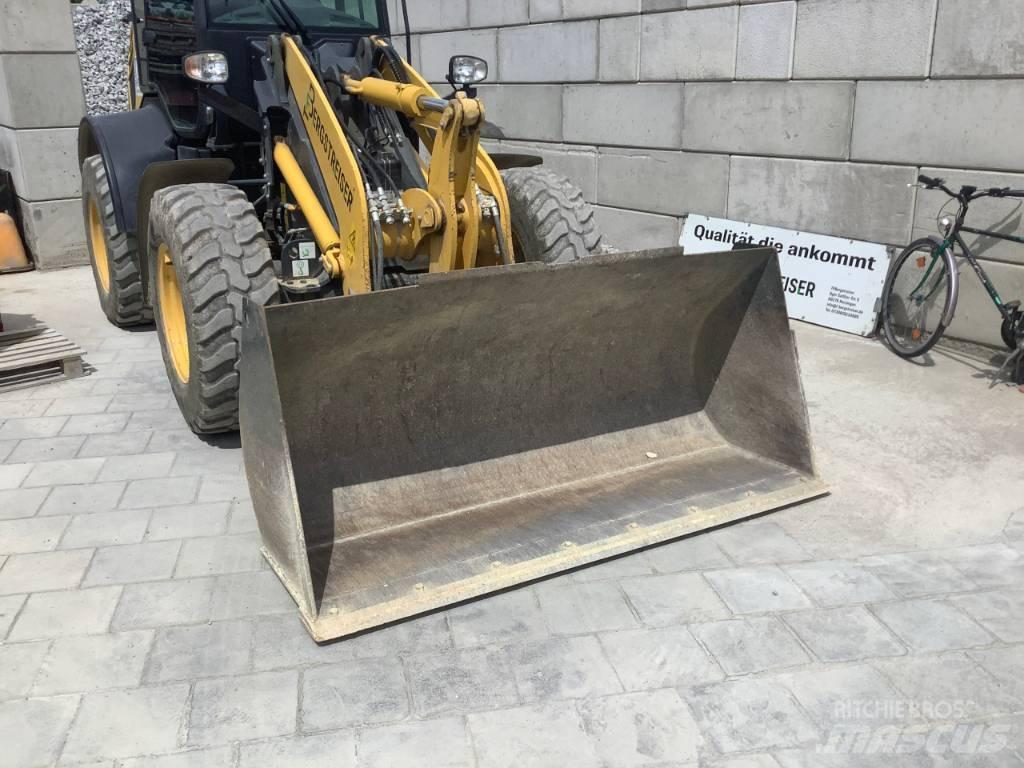 Komatsu WA100M-8 لوادر بعجل