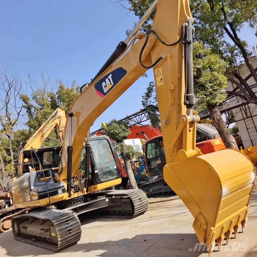 CAT 320 D L حفارات زحافة