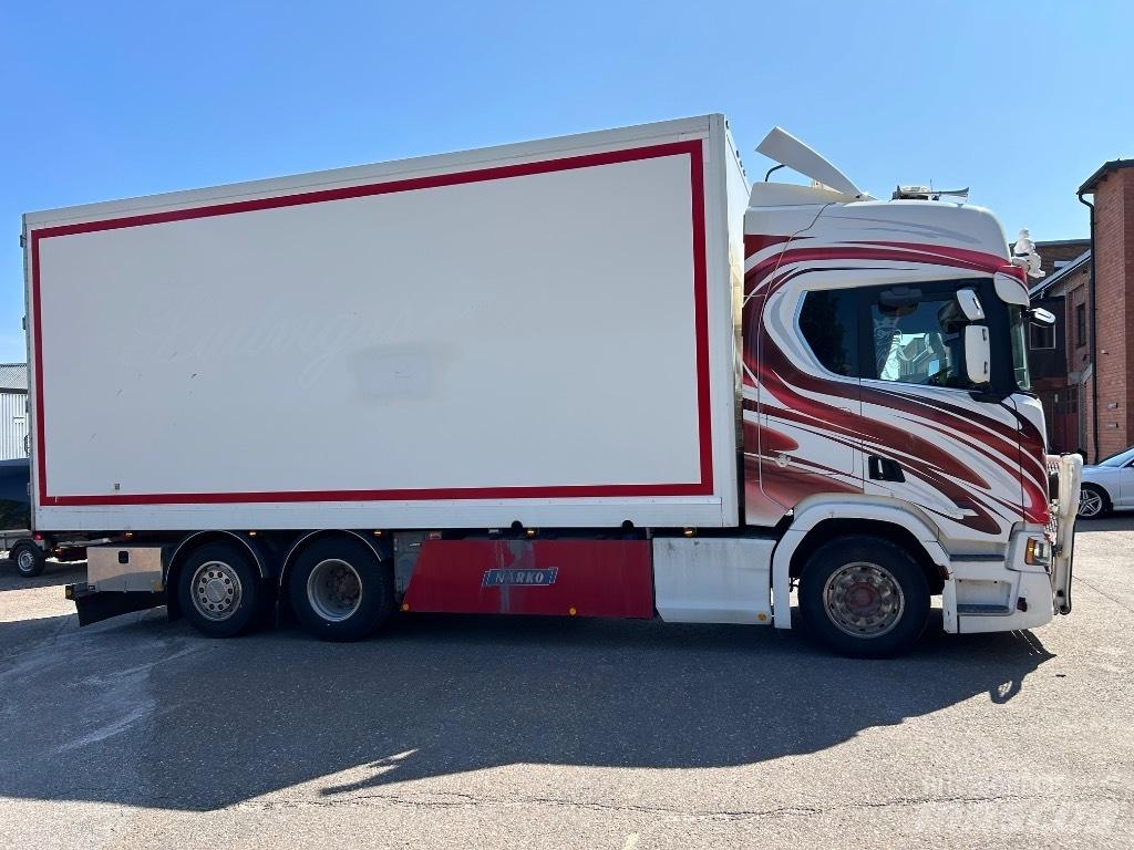 Scania R 650 6x2 شاحنات ذات هيكل صندوقي
