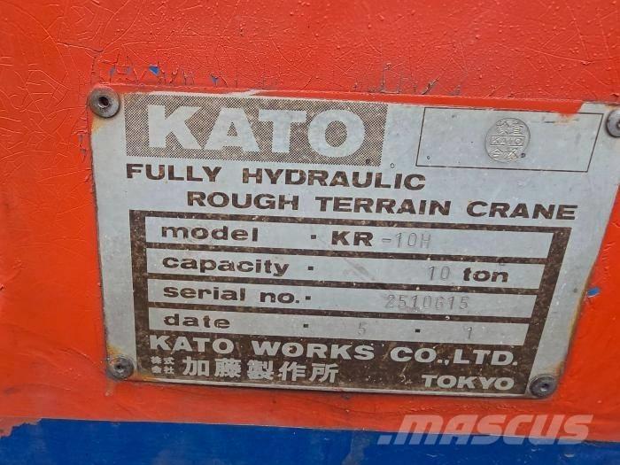 Kato MR100 رافعات الطرق الوعرة