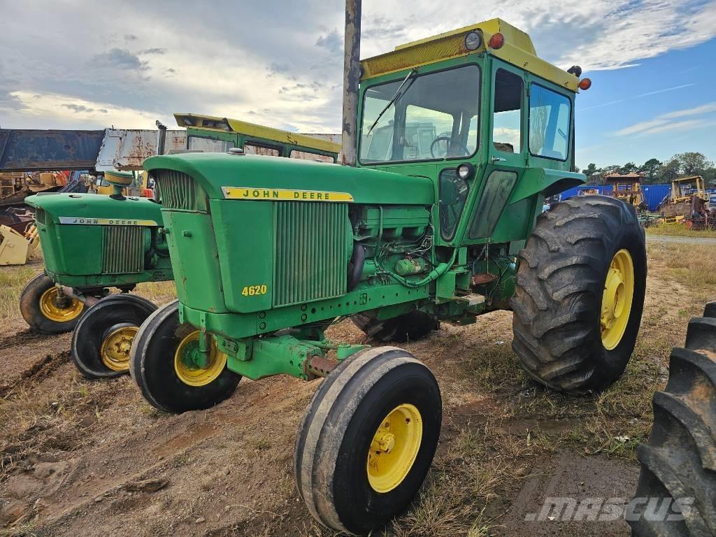 John Deere 4620 الجرارات