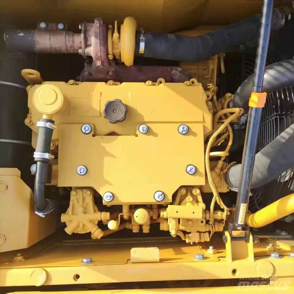 CAT 312 D حفارات زحافة