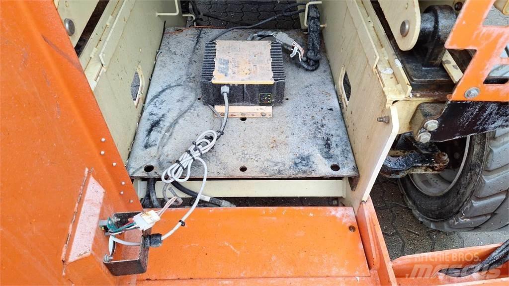 JLG 4069LE رافعات مقصية الشكل