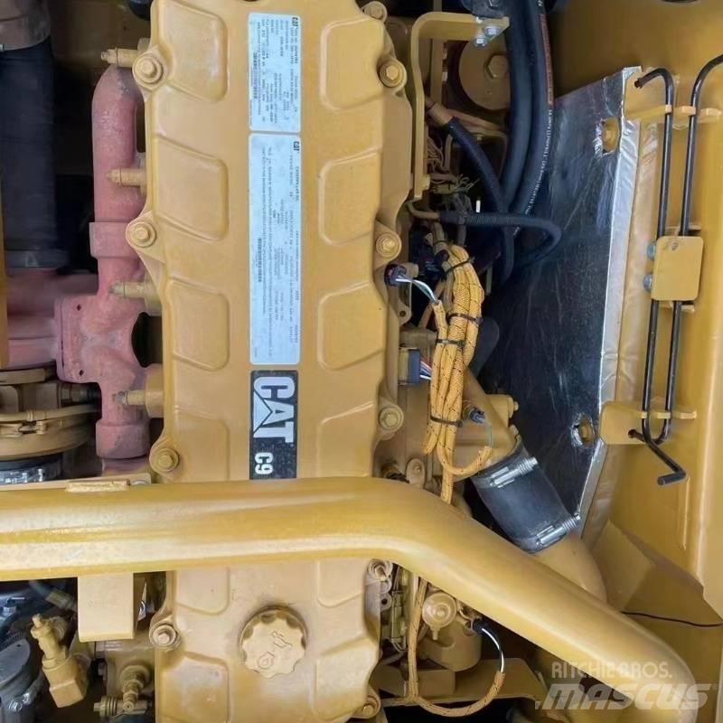 CAT 330 حفارات زحافة