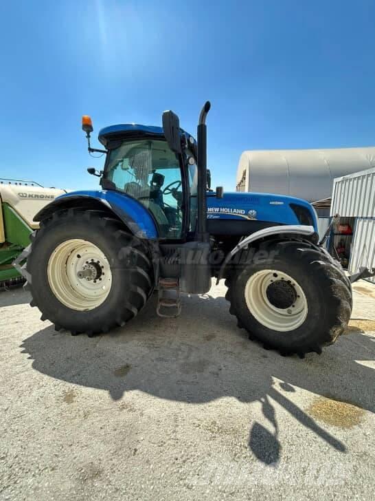 New Holland T7250 الجرارات