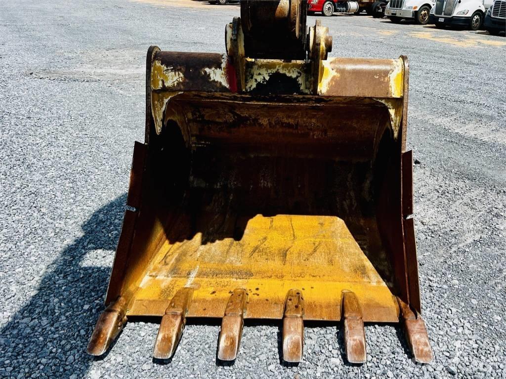 CAT 320 EL حفارات زحافة