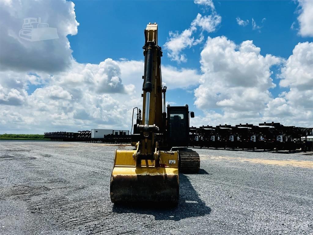 CAT 320 EL حفارات زحافة