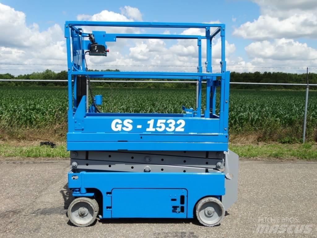 Genie GS 1532 رافعات مقصية الشكل