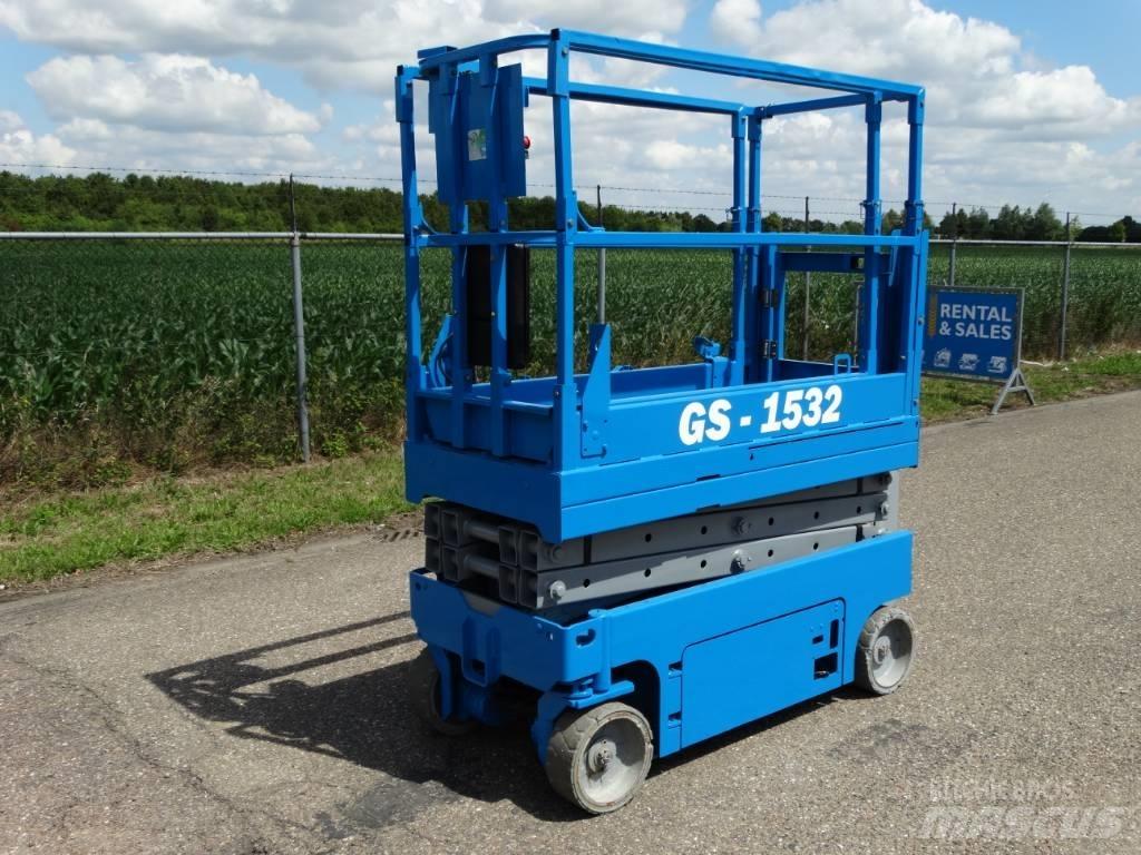 Genie GS 1532 رافعات مقصية الشكل