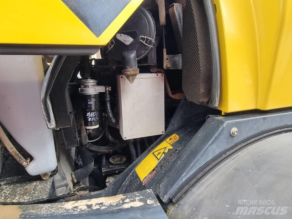 Komatsu WA 80-5 لوادر بعجل