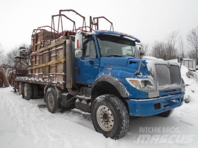 International 4600 شاحنات مسطحة/مفصلية الجوانب