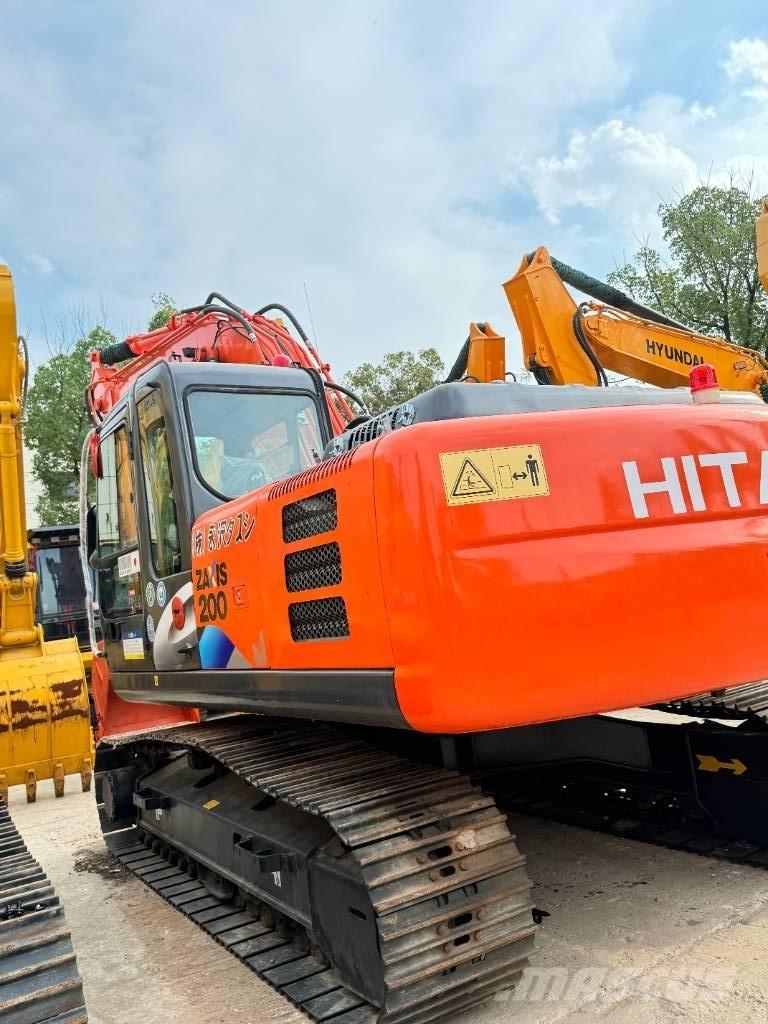 Hitachi ZX 200 حفارات زحافة