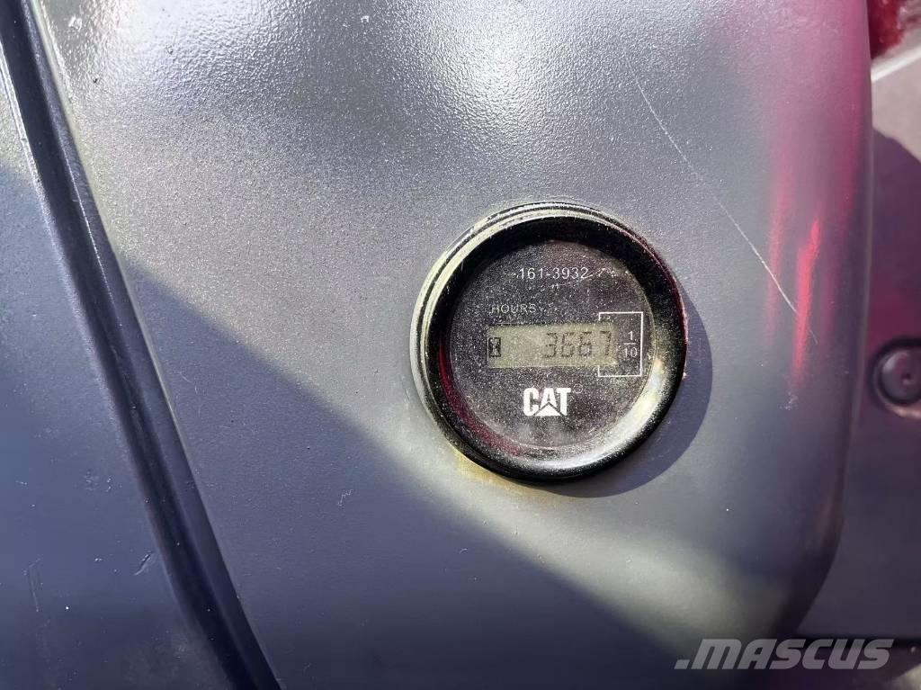 CAT 325 D حفارات زحافة