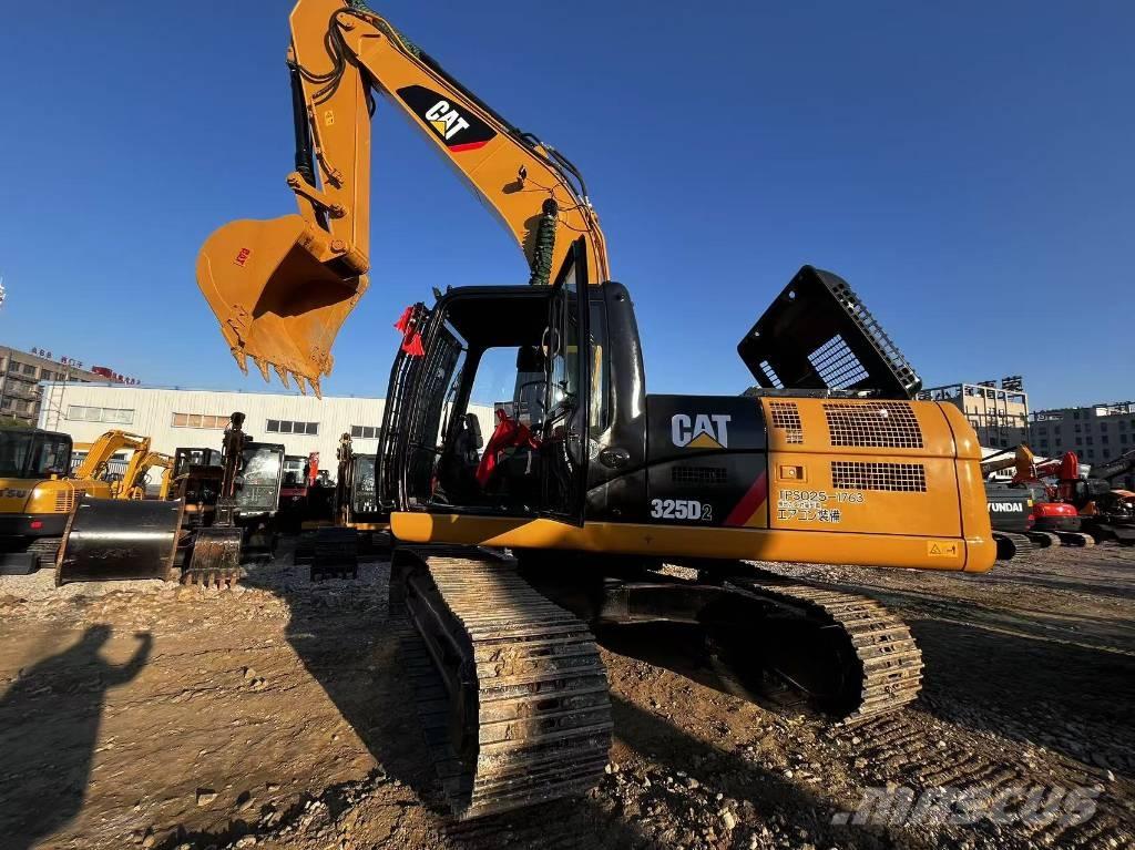 CAT 325 D حفارات زحافة