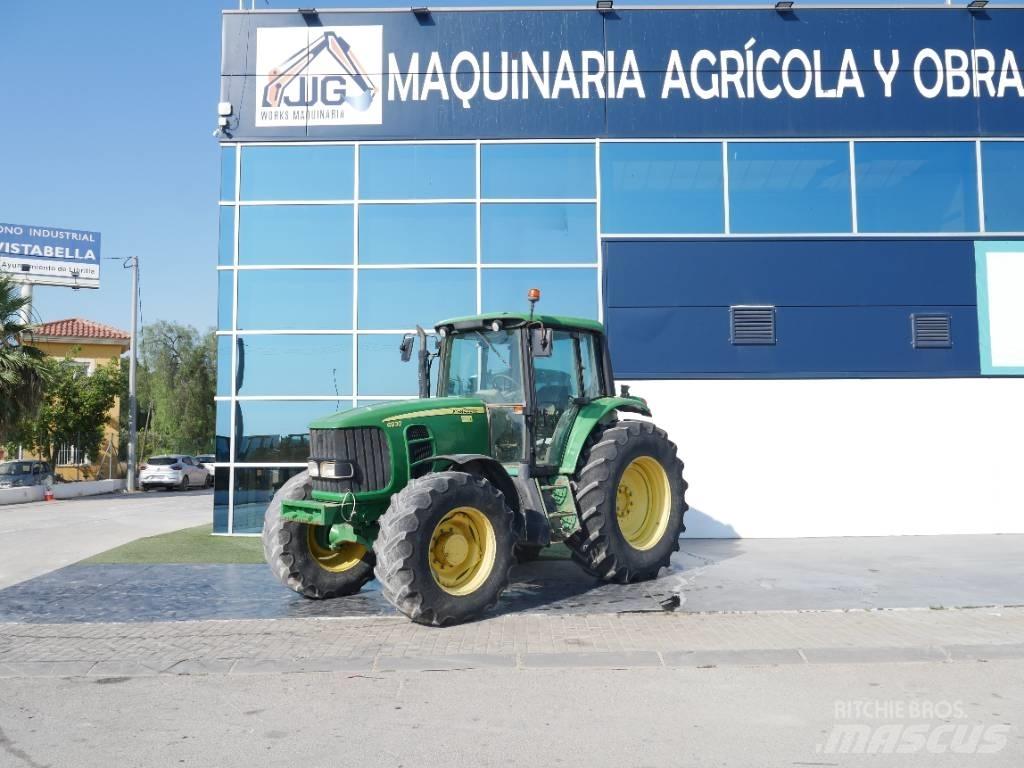 John Deere 6930 الجرارات
