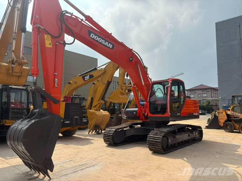 Doosan 225 LC حفارات زحافة