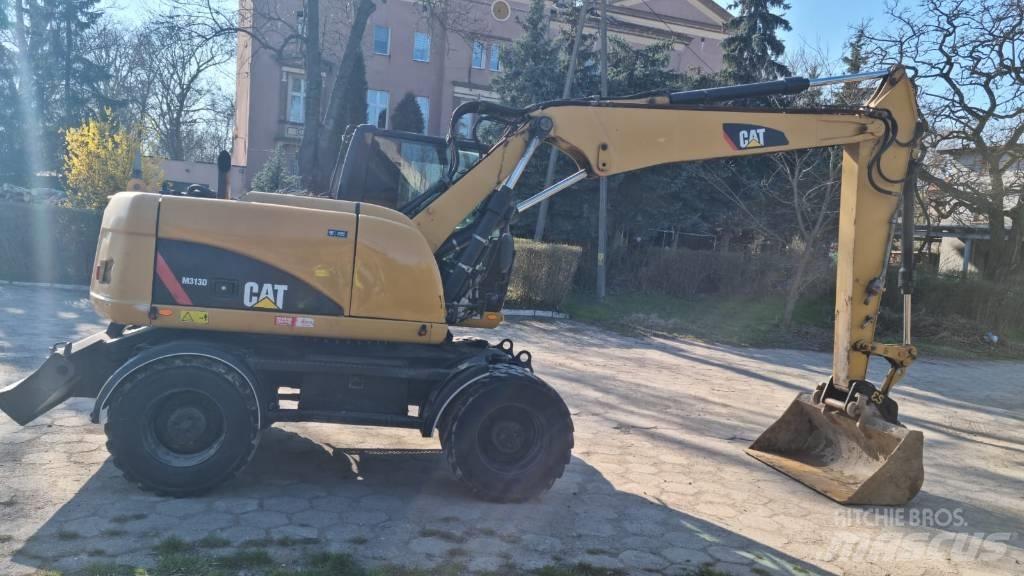 CAT M 313 D حفارات بعجل