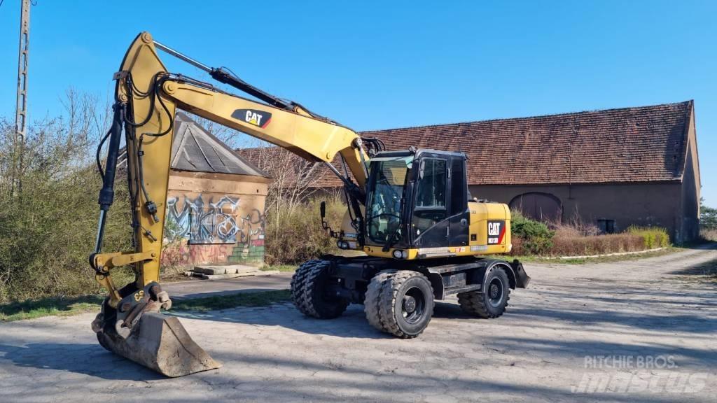 CAT M 313 D حفارات بعجل
