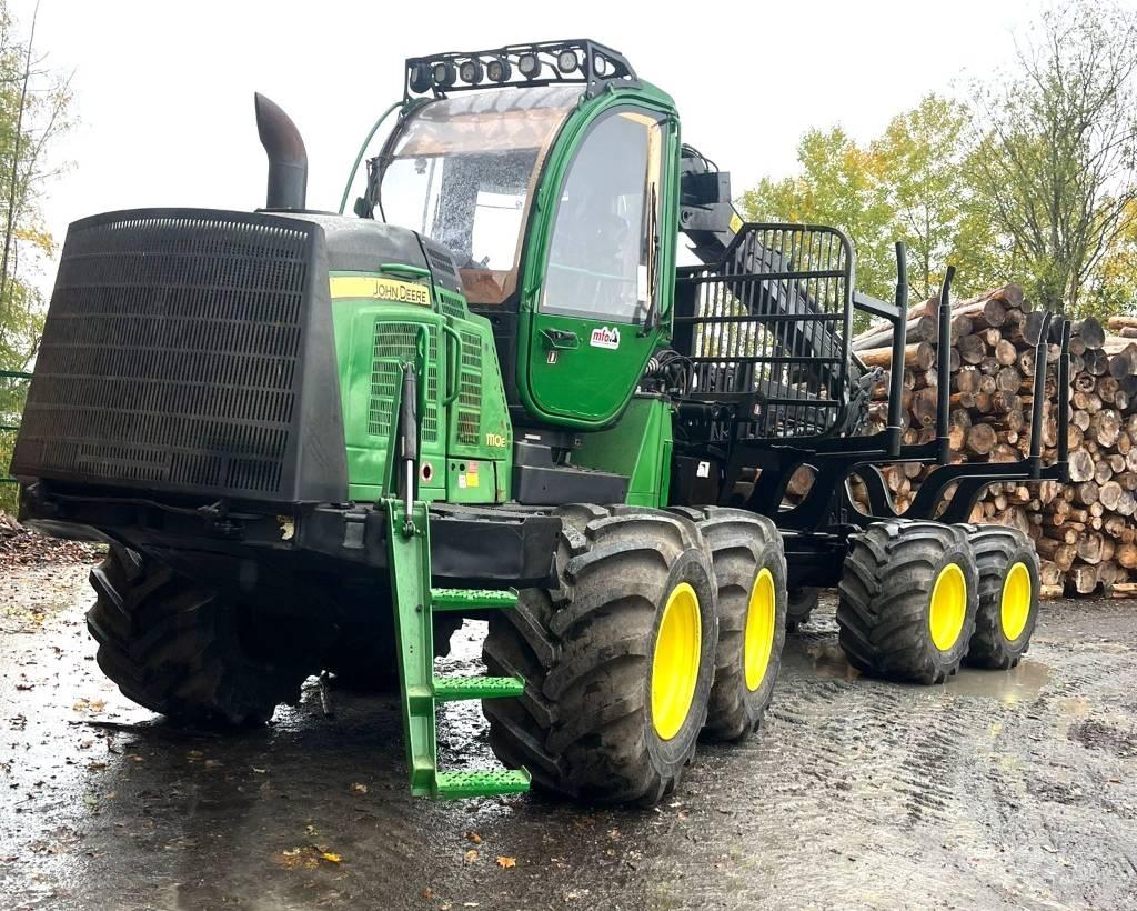 John Deere 1110 E شاحنات