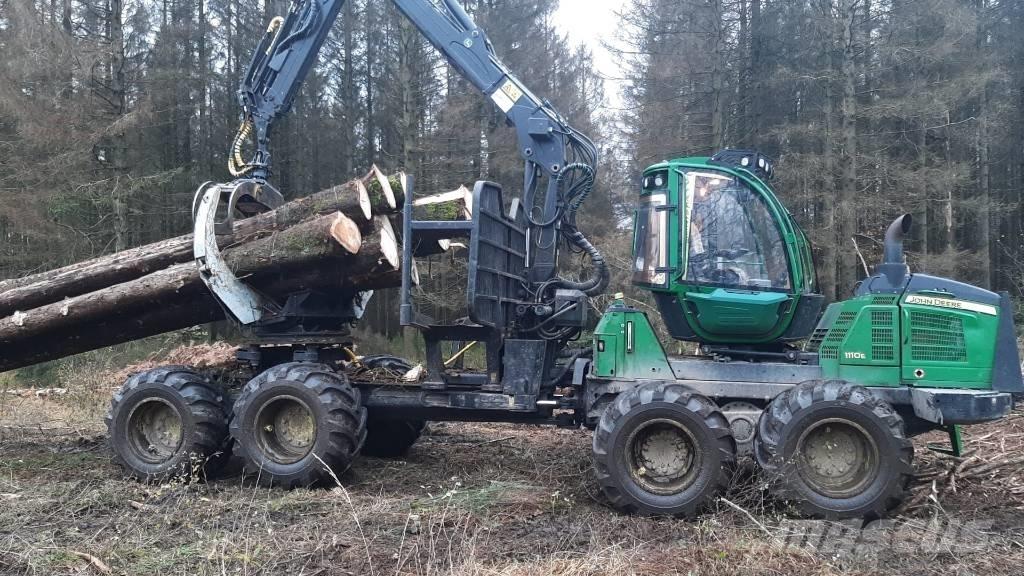 John Deere 1110 E شاحنات