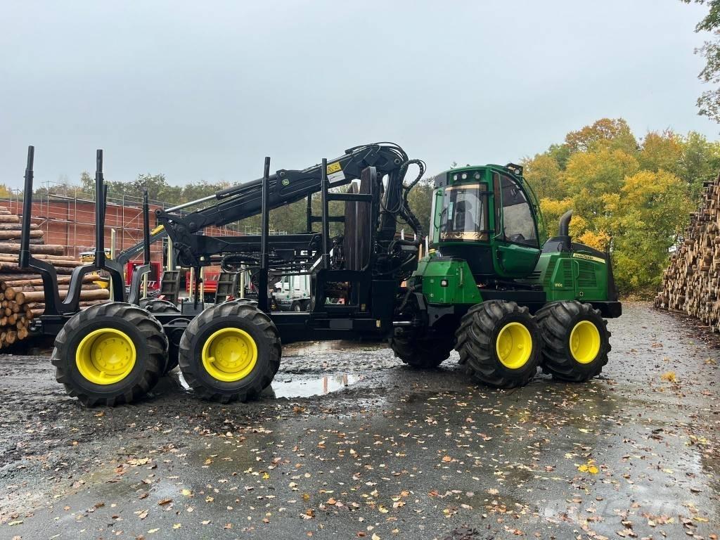 John Deere 1110 E شاحنات