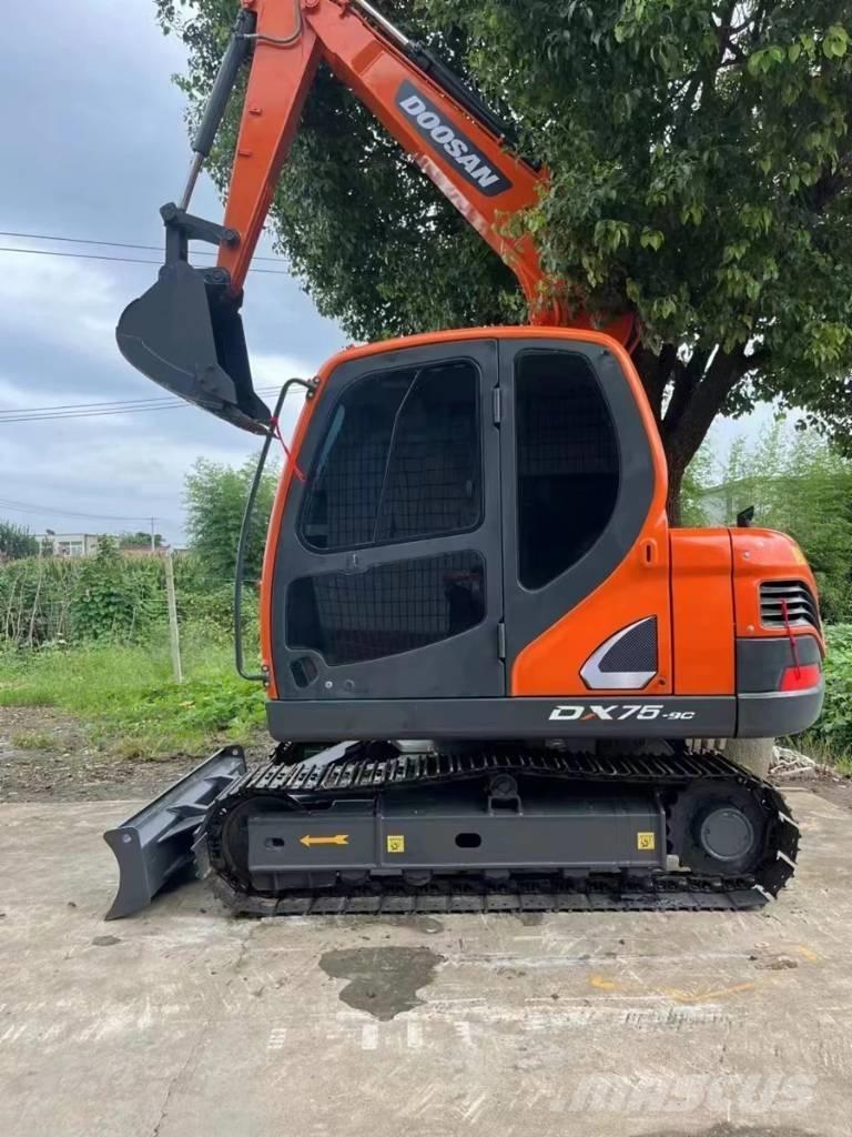 Doosan DX75-9C حفارات وسط 7 طن - 12 طن