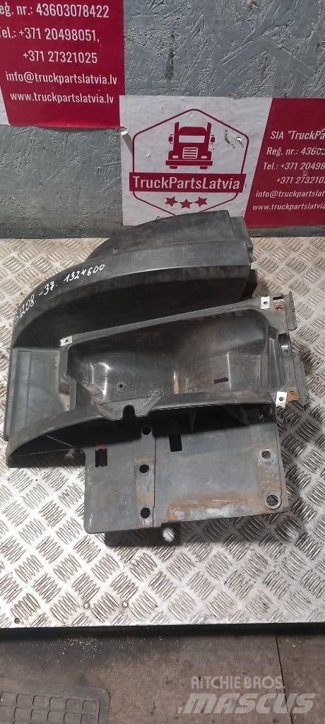 Scania 94 D.   1324600 كابينة والداخلية