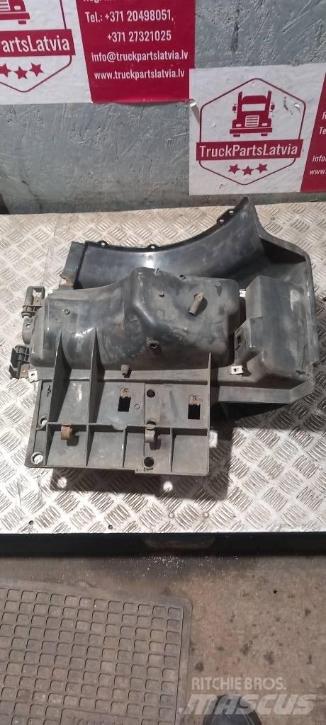 Scania 94 D.   1324600 كابينة والداخلية