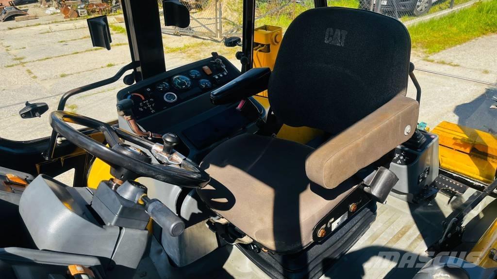 CAT 428 C لوادر ذات جرافات عكسية