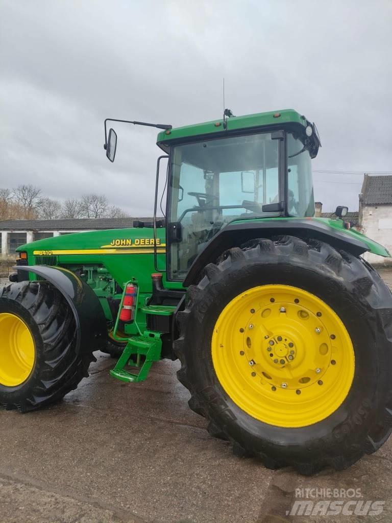 John Deere 8410 الجرارات