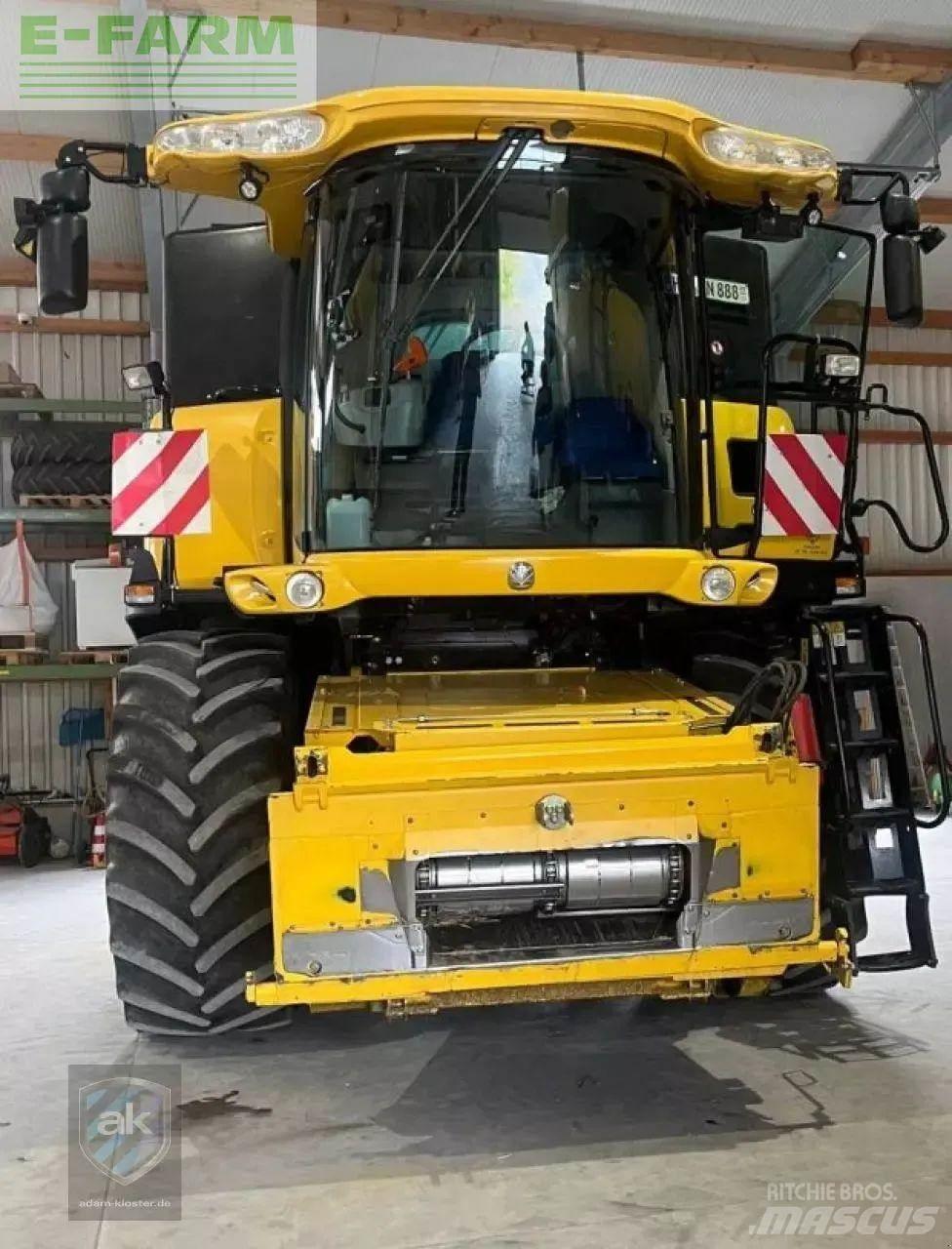 New Holland cr8080 حصادات