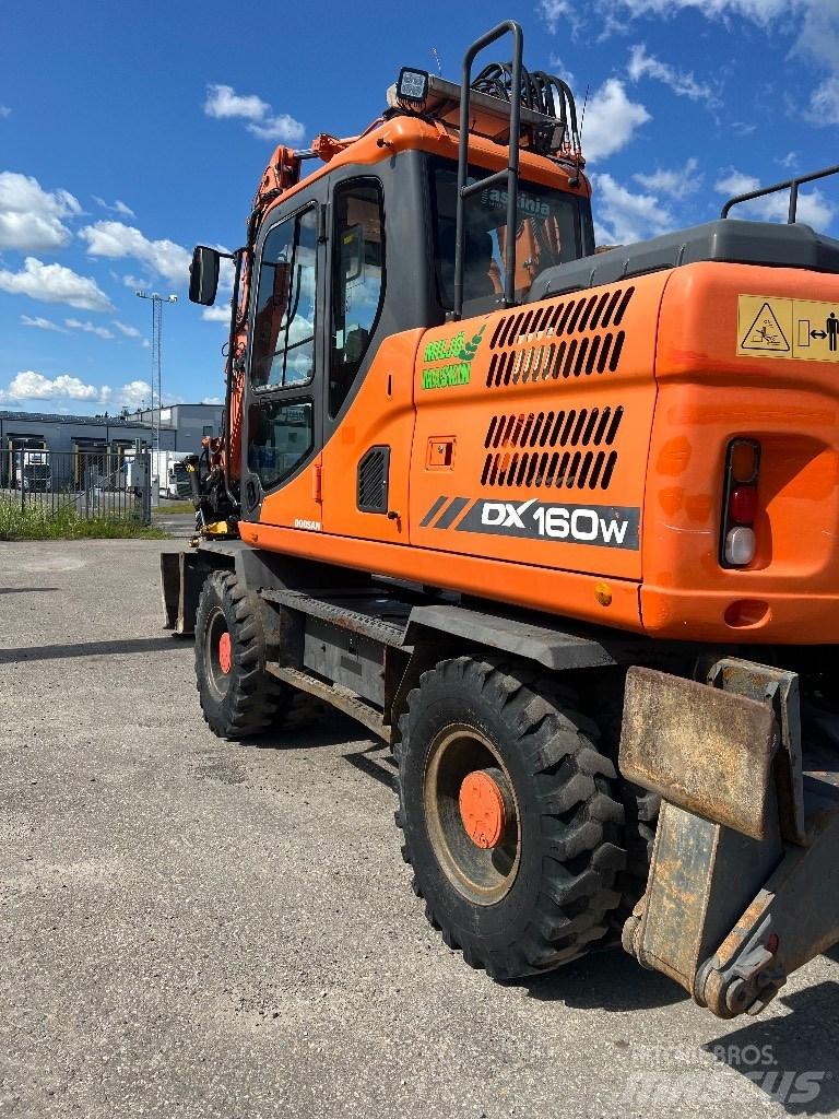 Doosan DX 160 W-3 حفارات بعجل