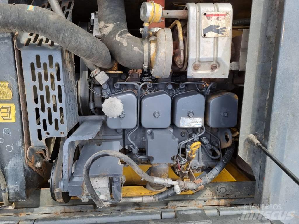Komatsu PW 130-7K حفارات بعجل