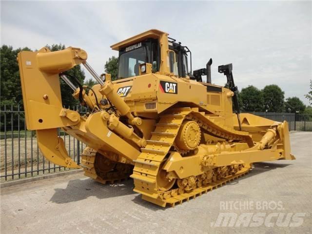 CAT D 8 R بلدوزرات مجنزرة