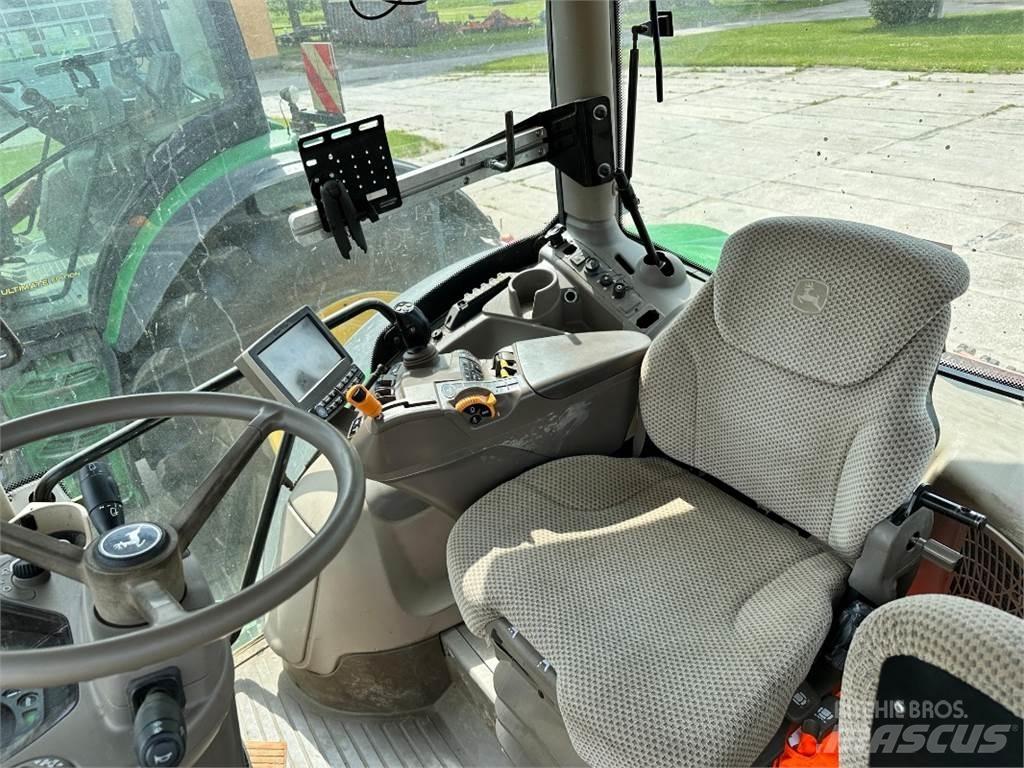 John Deere 6215R الجرارات