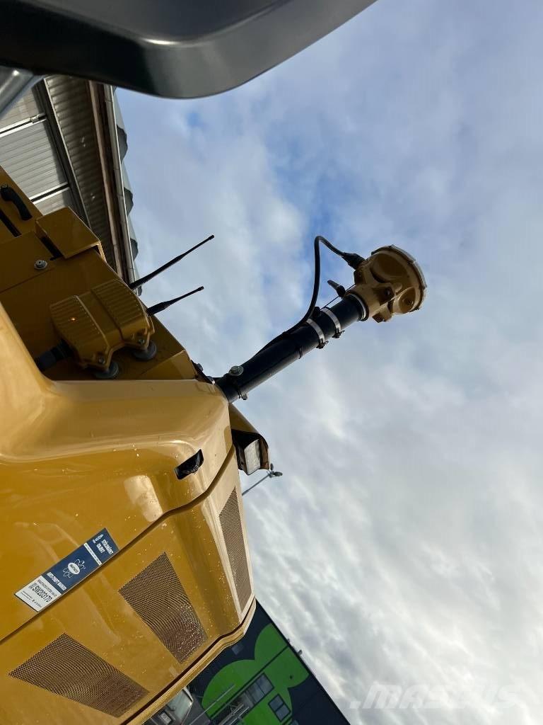 CAT 330 حفارات زحافة