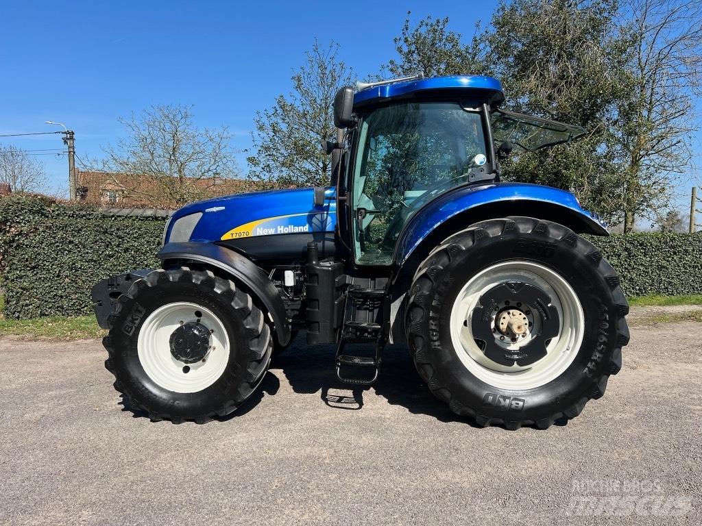 New Holland T 7070 الجرارات