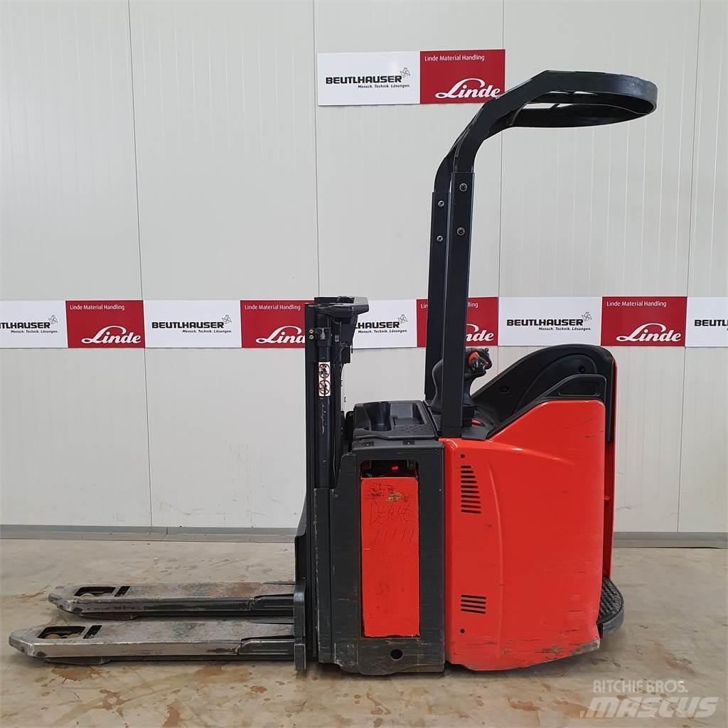 Linde D12SP معدات التكديس الجوالة