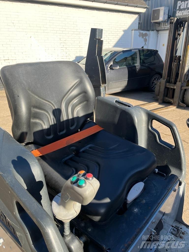 Bomag BW 80 AD-5 مداحل ثنائية الاسطوانة