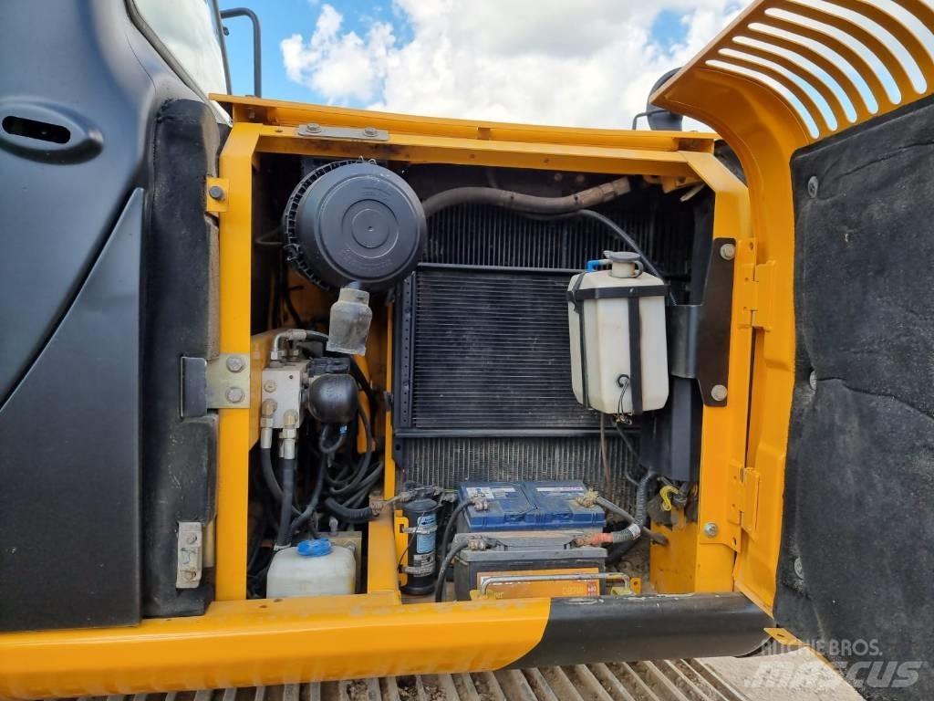 JCB JS 130 LC حفارات زحافة