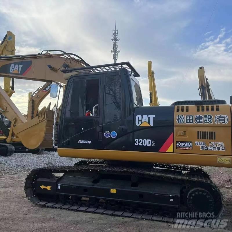 CAT 320 D حفارات زحافة