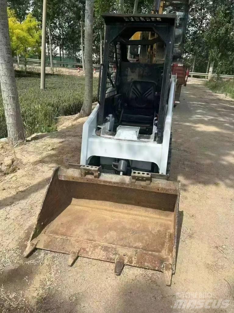 Bobcat S 70 لوادر انزلاقية التوجيه