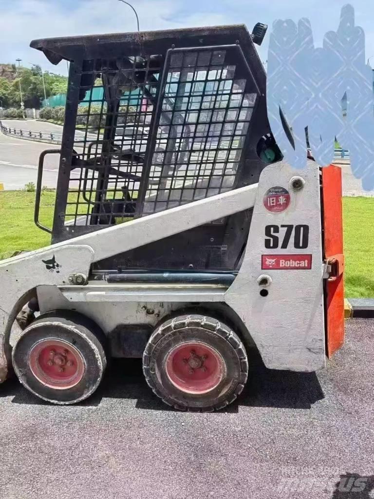 Bobcat S 70 لوادر انزلاقية التوجيه