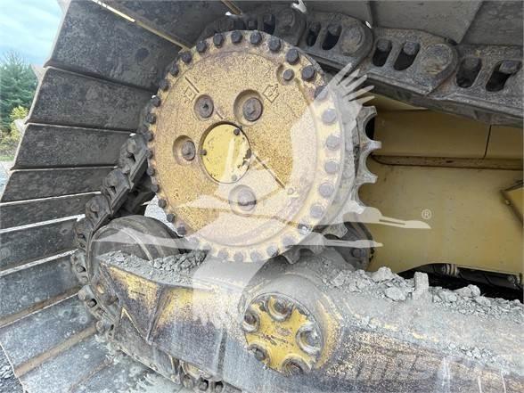 CAT D6T LGP بلدوزرات مجنزرة