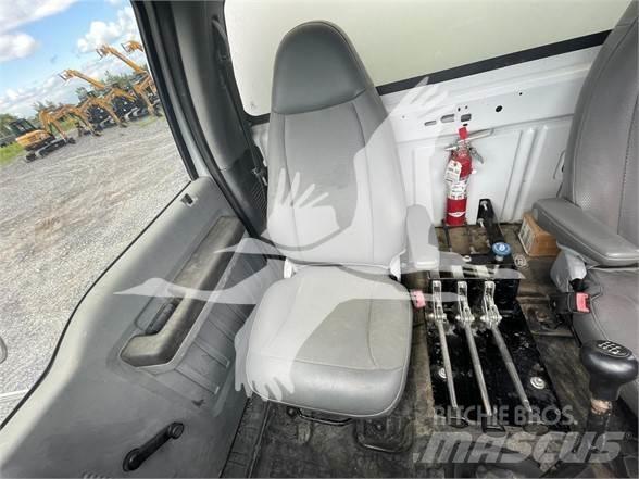 Ford F750 XL صهاريج مياه