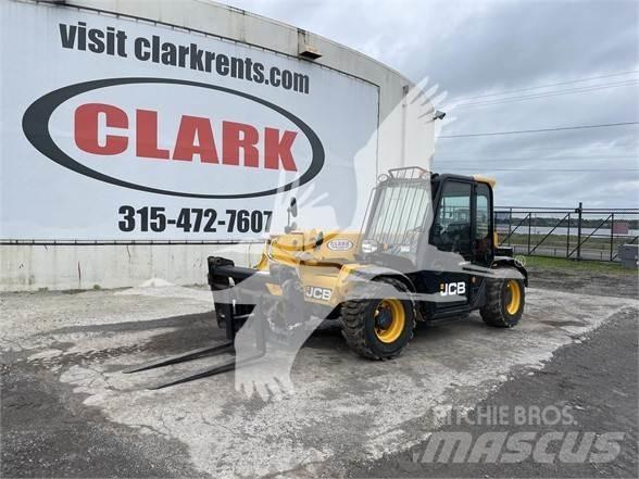 JCB 525-60 مناولات متداخلة