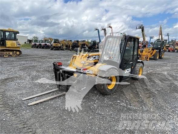 JCB 525-60 مناولات متداخلة
