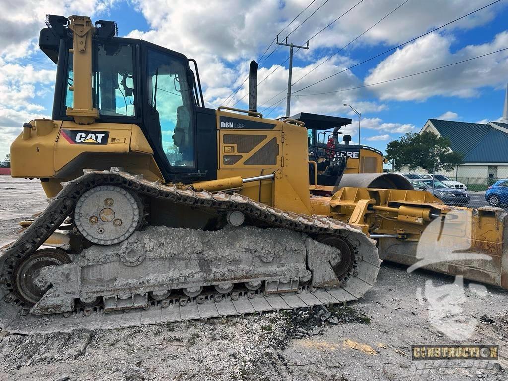 CAT D 6 N بلدوزرات مجنزرة