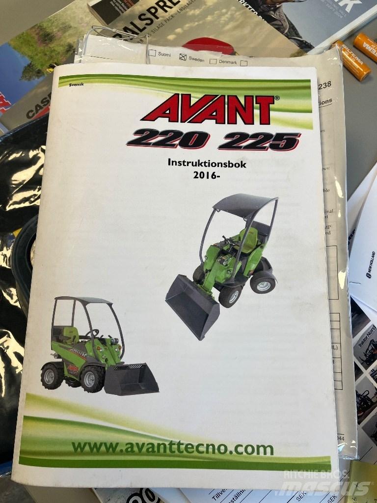 Avant 225 لوادر متعددة الأغراض