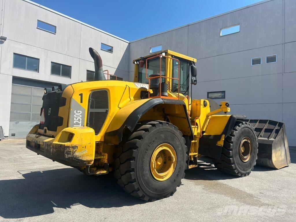 Volvo L250G لوادر بعجل